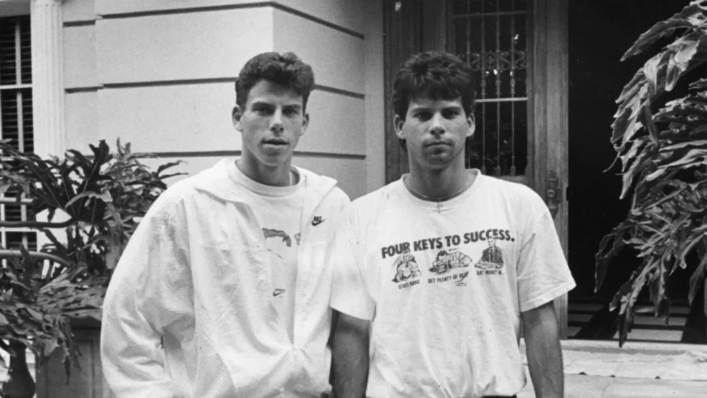 Lyle e Erik Menendez foram condenados por assassinar seus pais, José e Kitty Menendez, em 1989